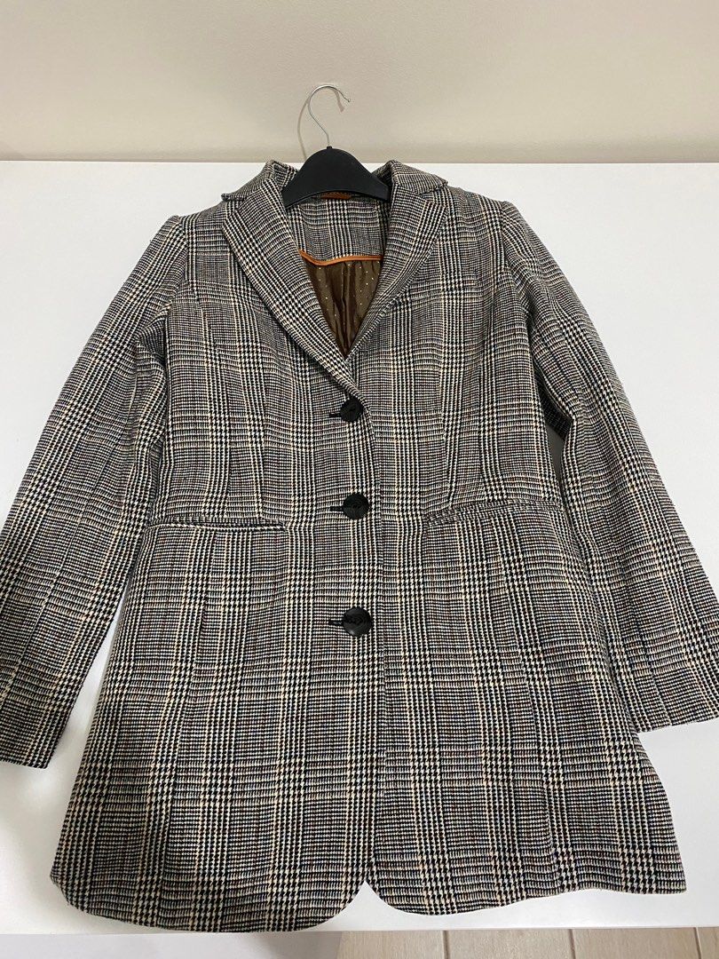 Lily Brown Coat (Category: Coats, Jackets and Outerwear) located in Quezon City. Submitted by cbake (Listing ID 1266761729, Image 1). Description: .
