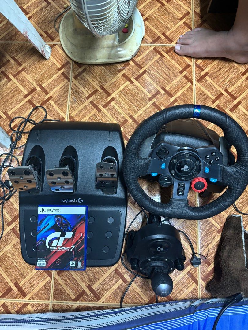 Logitech G29 Driving Force w/ Shifter (and Gran Turismo 7), Hobbies