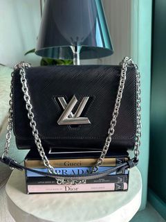 Shop Louis Vuitton TWIST 2021-22FW Twist Mm Bag (M59028, M59026, M59027) by  sunnyfunny