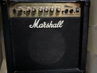 Amplificador Marshall MG15G