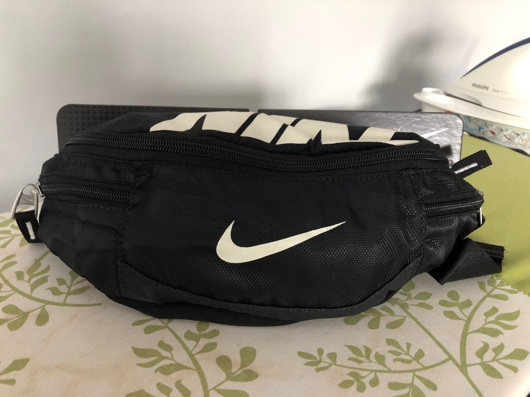 Nike discount pouch bag