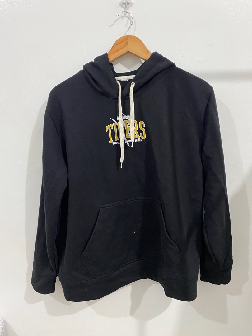 official UST growling tigers hoodie, Men's Fashion, Tops & Sets ...