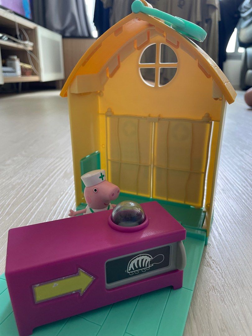 Peppa pig vet clinic, Hobbies & Toys, Toys & Games on Carousell