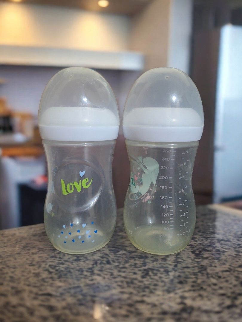 Philips Avent Baby Bottles 9 oz (Category: Breastfeeding & Bottle Feeding) located in Manila. Submitted by cddjt (Listing ID 1266764035, Image 2). Description: 2 baby bottles, well used. Authentic Philips Avent without the nipples (for hygienic purposes). Sterilized with ecomom..