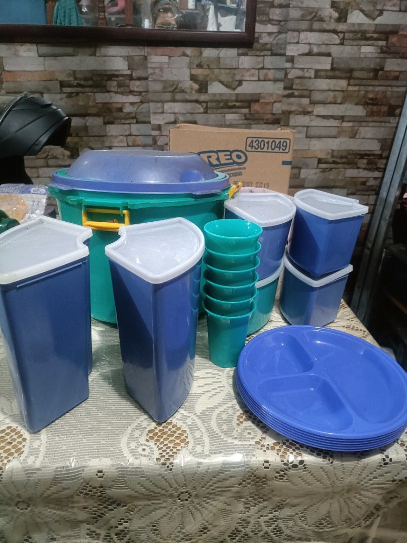 Picnic set & basket (Category: Other Kitchenware & Tableware) located in Quezon City. Submitted by bshoppe_ (Listing ID 1266685527, Image 2). Description: take all for 500. if separate purchase,basket 250 picnic set 400.