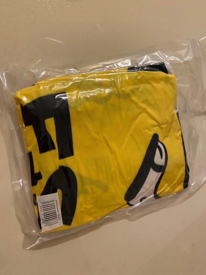 Scoot Blanket, Hobbies & Toys, Travel, Travel Essentials & Accessories on Carousell