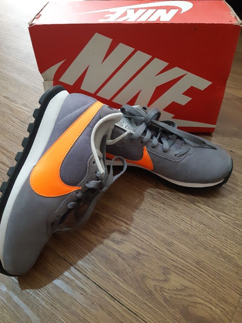Sepatu hot sale nike swoosh