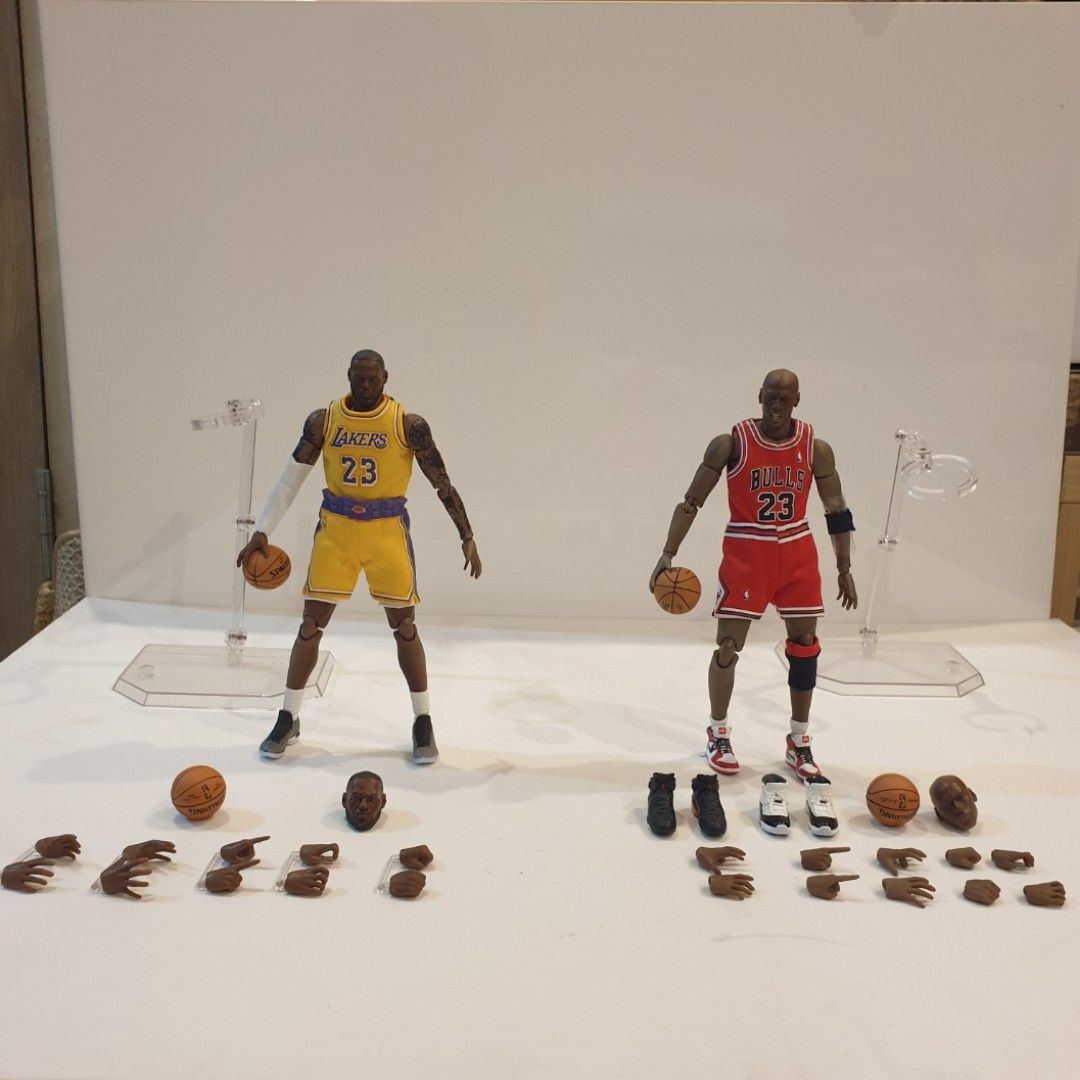 Set of 2 MAFEX 100 127 Michael Jordan LeBron James