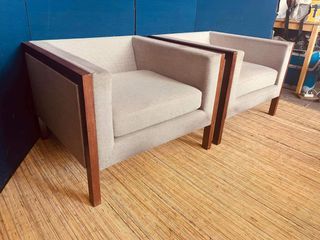 Single Sofa Set 31”L x 29”W x 15”SH Solid wood Washable fabric seat Bulky foam