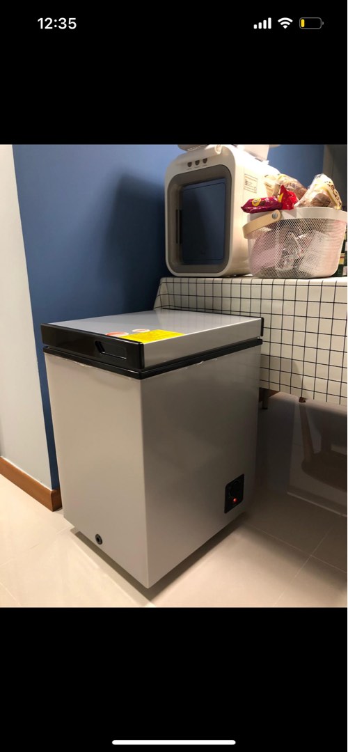 Small chest freezer with wheels, TV & Home Appliances, Kitchen Appliances, Refrigerators