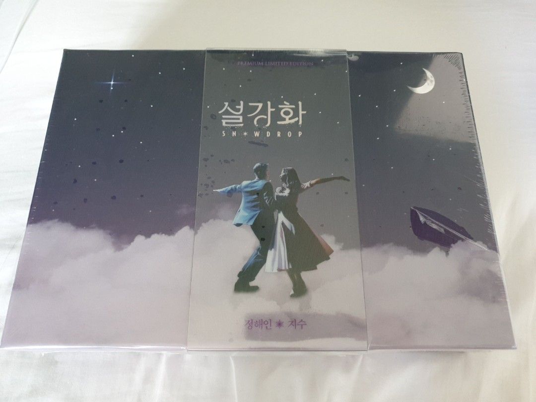 Snowdrop bluray set, photobook and 3 Jisoo solo albums, Hobbies & Toys