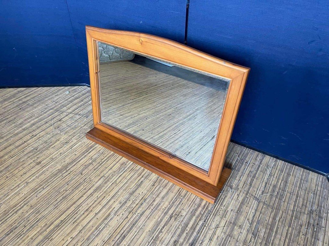 Table Top Vanity Mirror 28”L x 23”H Solid wood In good condition (Category: Mirrors) located in Manila. Submitted by Hezcki (Listing ID 1266727552, Image 2). Description: .