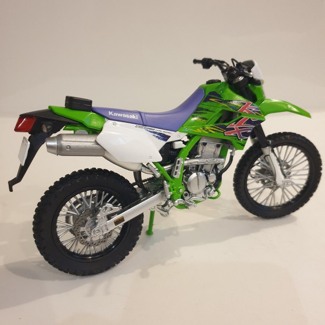 トミーテック Kawasaki KLX250 ファイナルエディション あのときのライムグリーンを再現!? カワサキ「KLX250 Final
