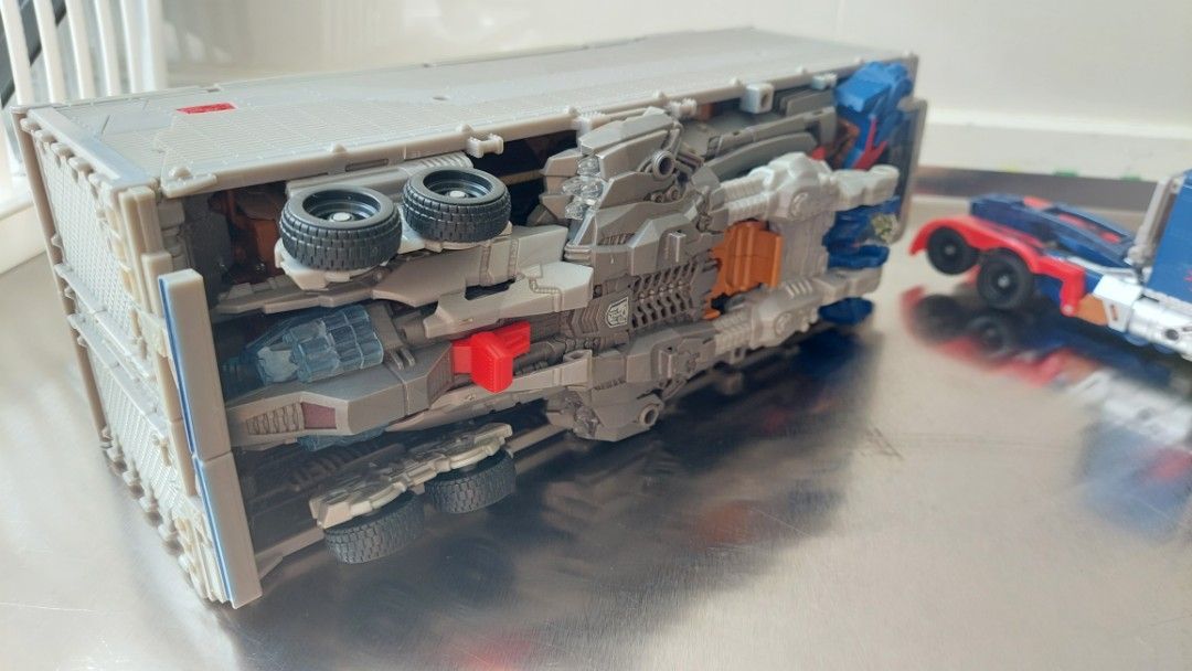 Transformer Dark of the Moon Ultimate Optimus Prime, Hobbies & Toys