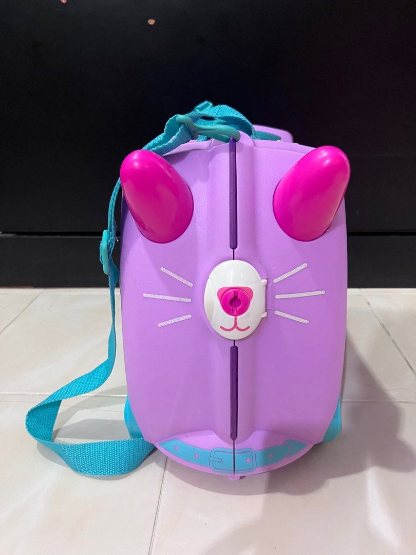 Pink trunki suitcase sales