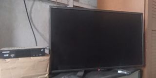 TV  Sharp Aquos 24 inchi  + STB evercoss