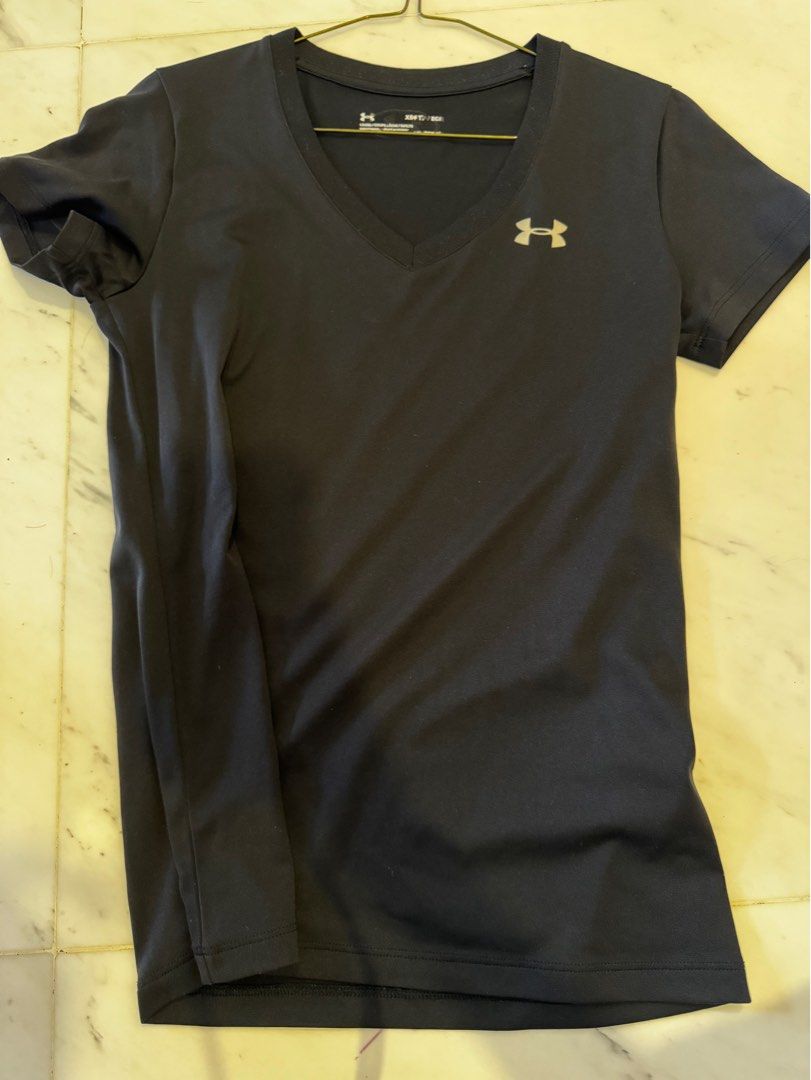 Under armour loose store heatgear v neck