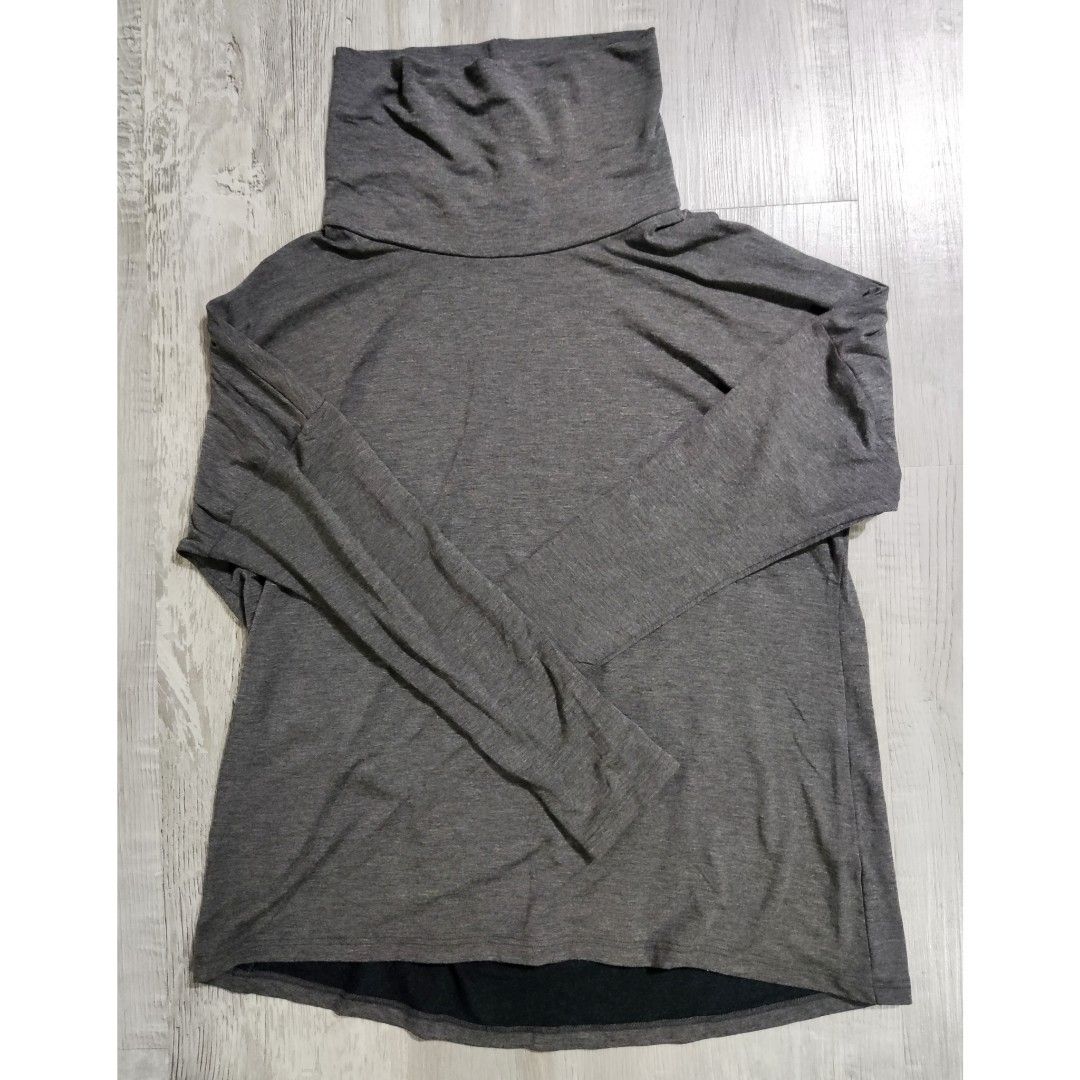 Uniqlo Heattech - Leggings Camisoles top, Women's Fashion, Coats, Jackets  and Outerwear on Carousell
