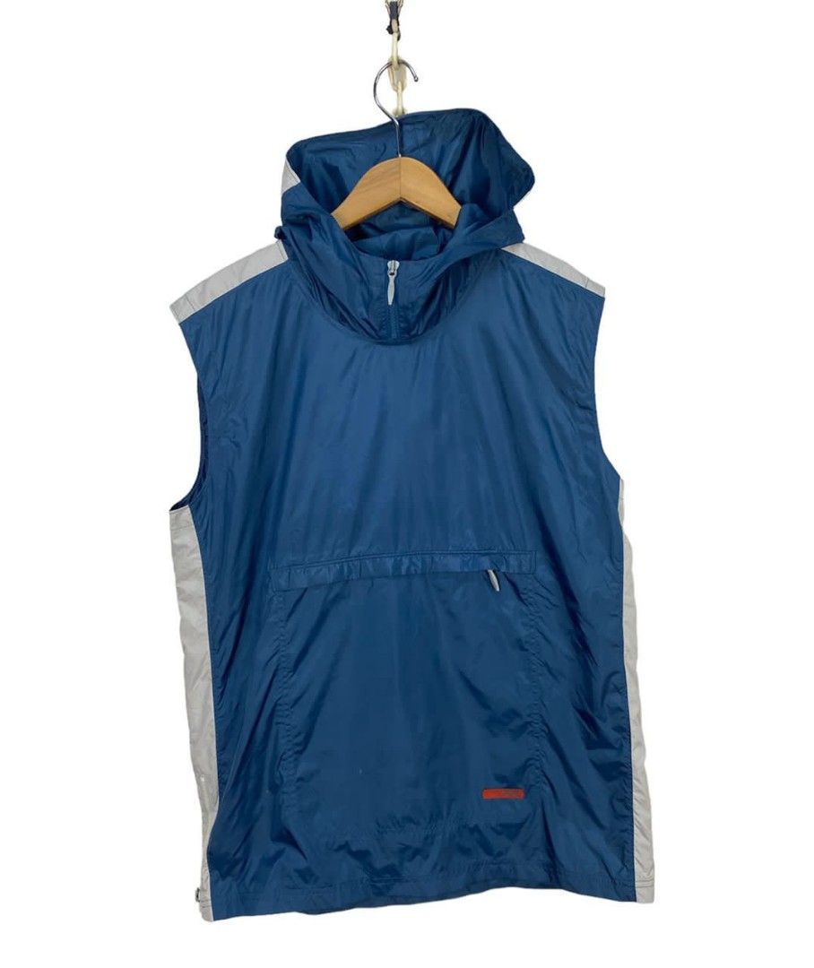 Sleeveless hotsell windbreaker nike
