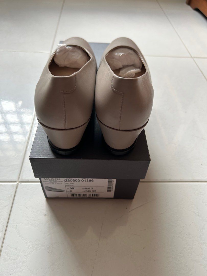 Wedge pumps Women s Fashion Footwear Wedges on Carousell
