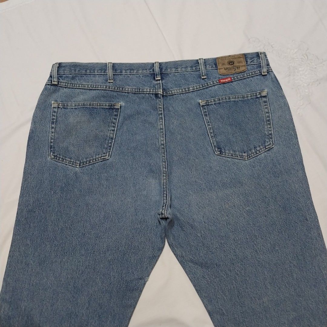 Wrangler Men Regular Fit Jeans. Size 44. Made in Mexico, Men's Fashion,  Bottoms, Jeans on Carousell