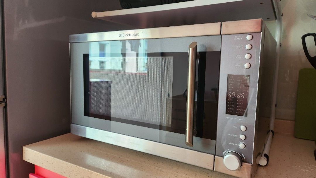 2 in 1 Electrolux Microwave Oven EMS3067X, TV & Home Appliances