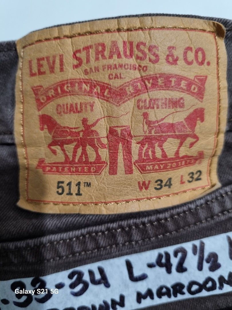 Levi top size 33