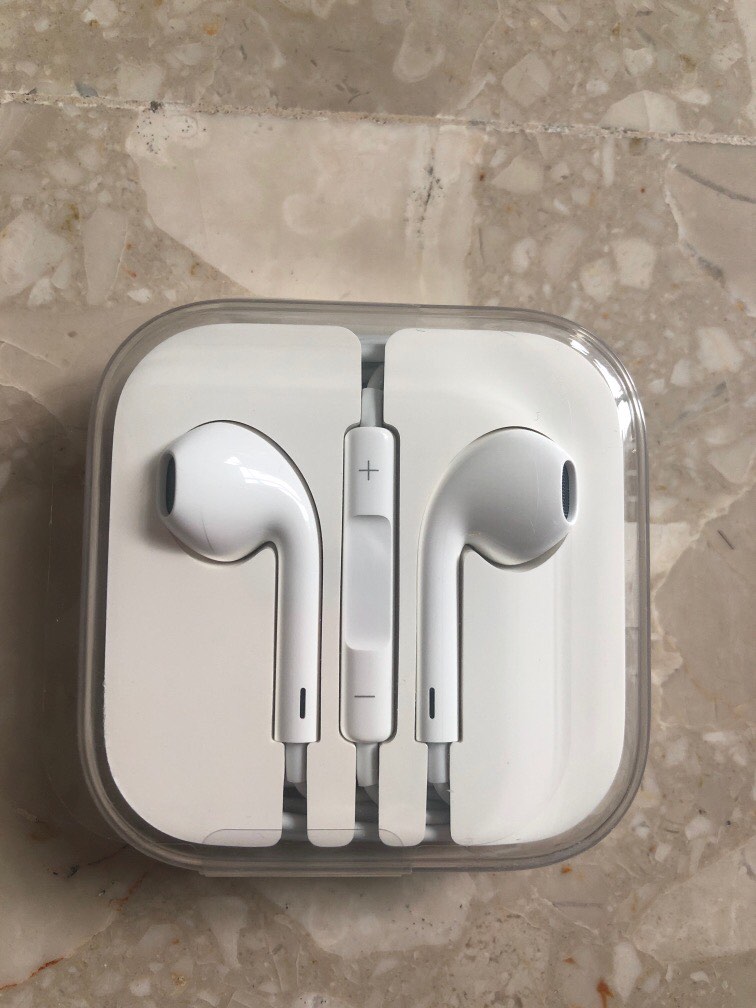 Apple Earpods 3.5mm jack, Audio, Earphones on Carousell