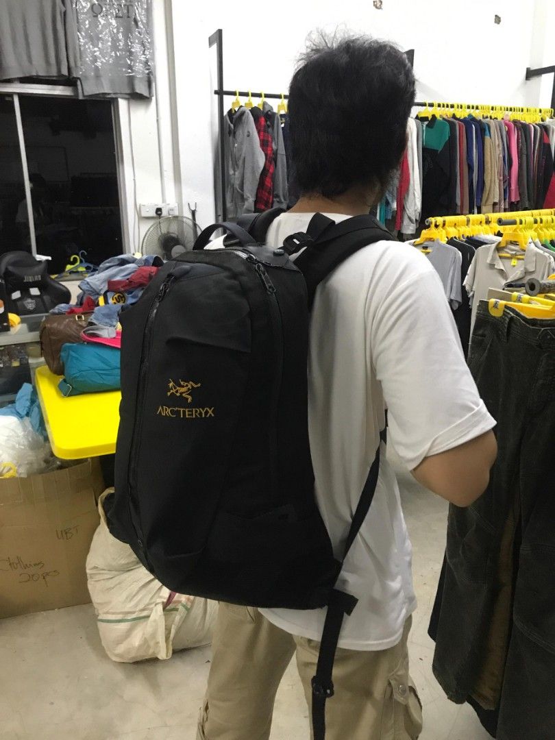 ARCTERYX ARRO 22 BACKPACK Men s Fashion Bags Backpacks on Carousell