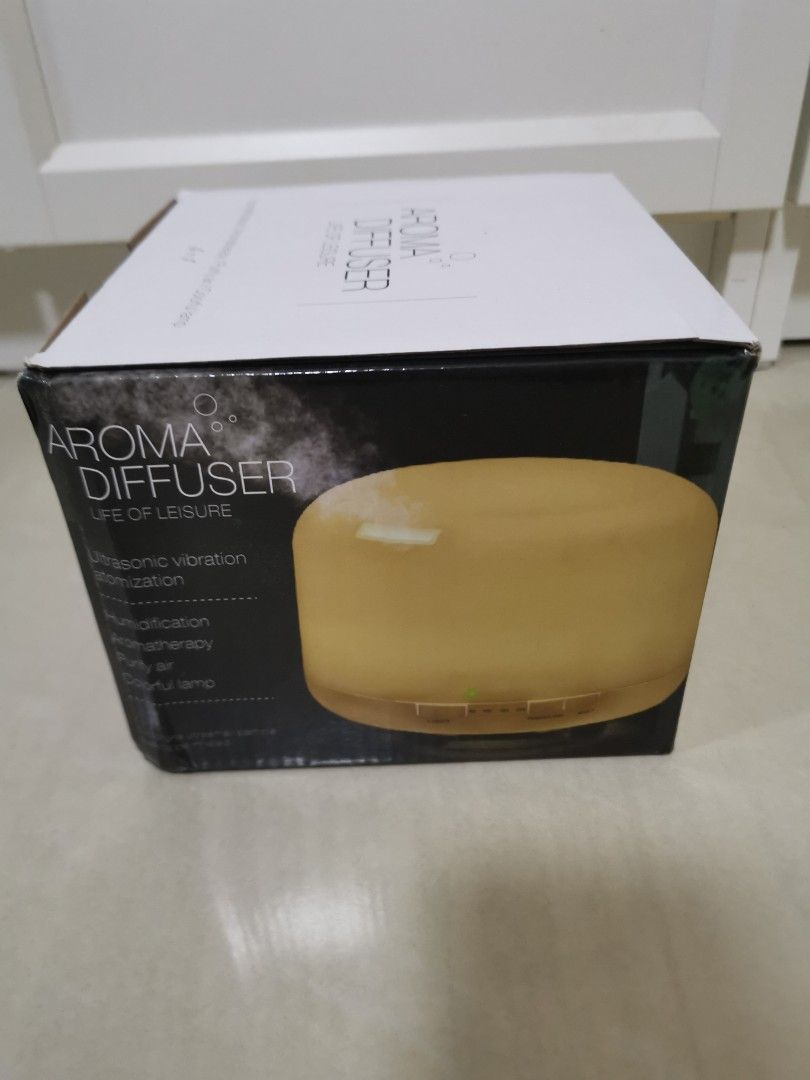 Aroma Diffuser (Category: Home Fragrance) located in Singapore. Submitted by Sunshine_1 (Listing ID 1266896315, Image 2). Description: Is a gift but I do not use this. Colorful lamp, Humidification, Aromatherapy, Purify air..