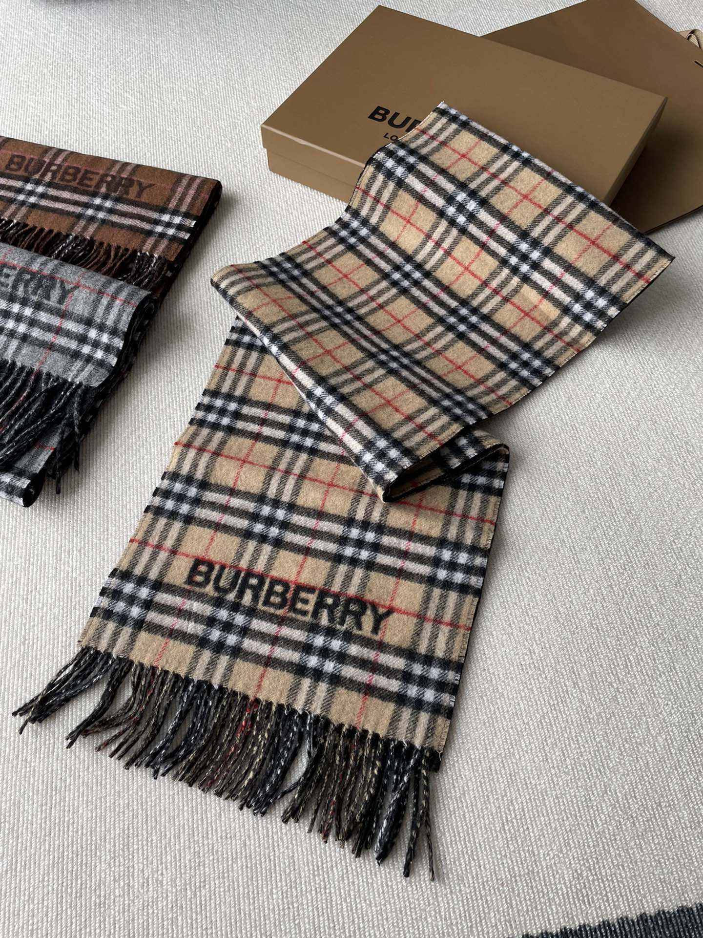Authentic Burberry New Middle aged Small Plaid Double sided Cashmere Scarf