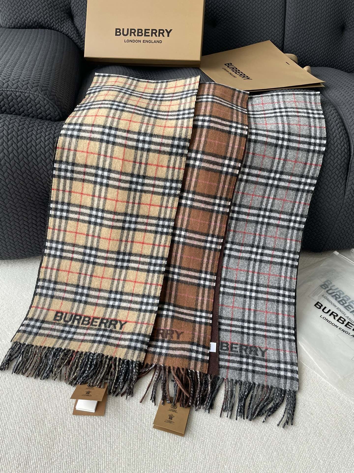 Authentic Burberry New Middle aged Small Plaid Double sided Cashmere Scarf