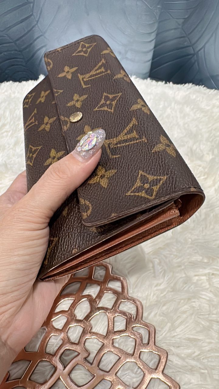 Lv long purse shop