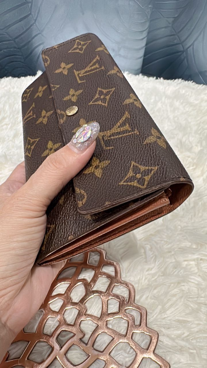 LOUIS VUITTON SARAH LONG WALLET ON CHAIN, Luxury, Bags & Wallets on  Carousell