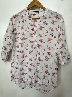 [B]	3/4 White/Red Floral Blouse - Street