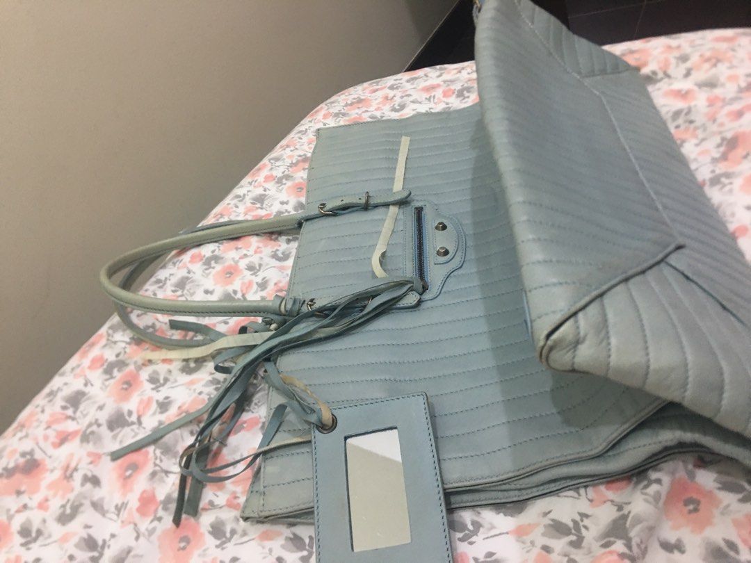 Balenciaga Papier (Category: Luxury Bags & Wallets) located in Quezon City. Submitted by sunshine0701 (Listing ID 1266886319, Image 2). Description: guaranteed orig or your money back. .