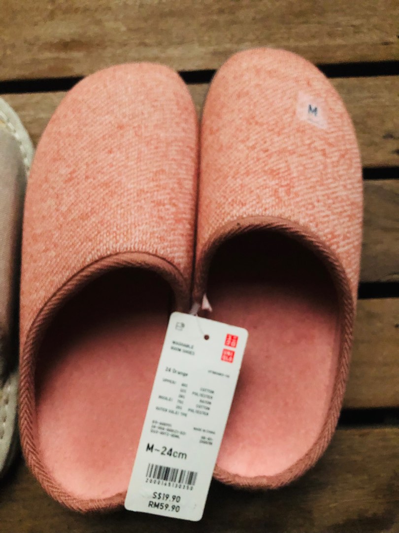 BNWT Bedroom Slippers Uniqlo and Muji M size, Men's Fashion, Footwear