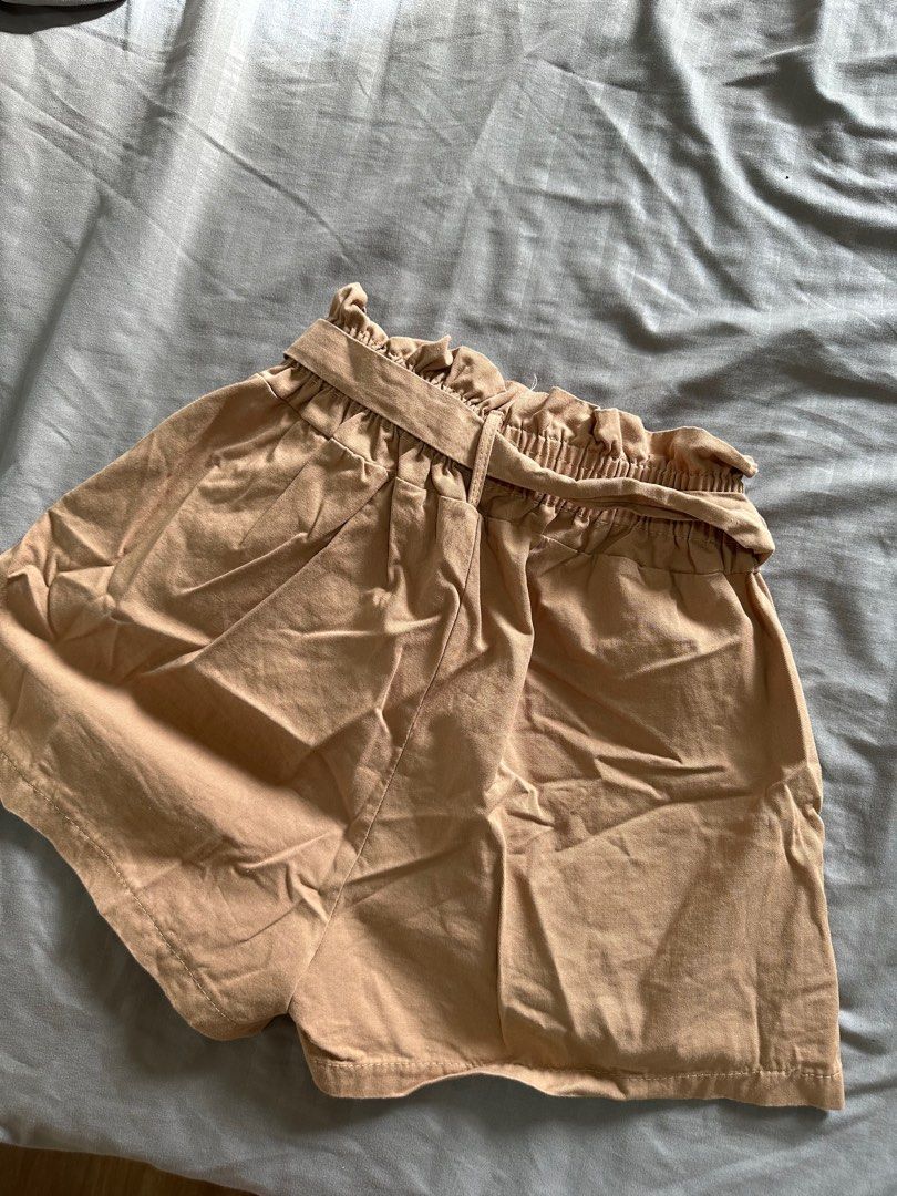 brown shorts (Category: Shorts) located in Pasig City. Submitted by danda24 (Listing ID 1266890348, Image 3). Description: .