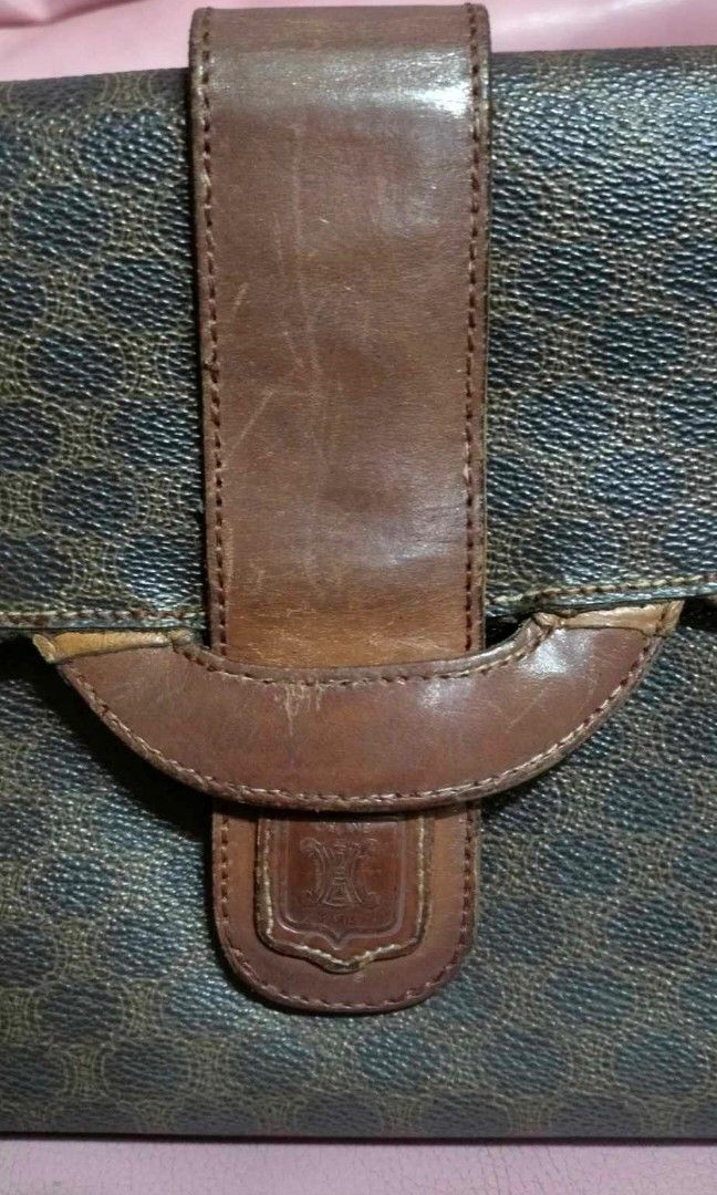 Celine clutch (Category: Luxury Bags & Wallets) located in Cagayan de Oro. Submitted by carou59681 (Listing ID 1266972832, Image 3). Description: .
