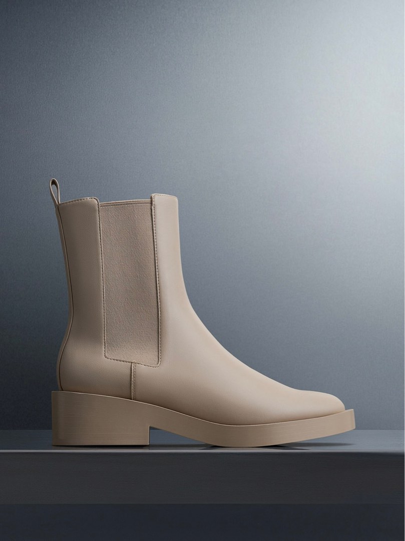 Chic boots sale