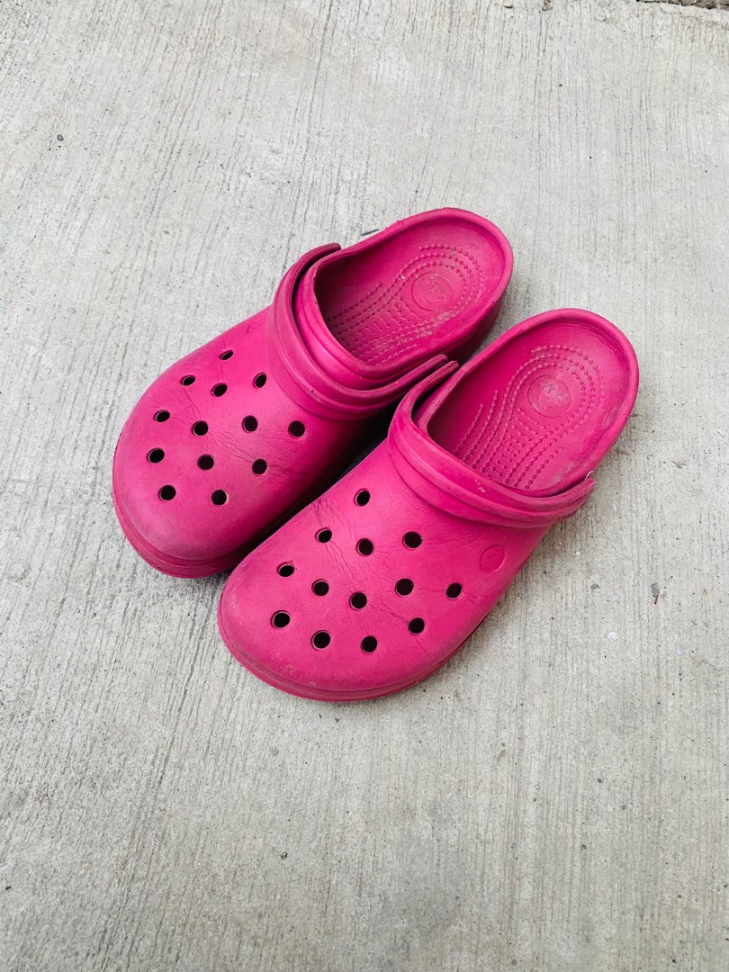 Mens pink on sale crocs size 11