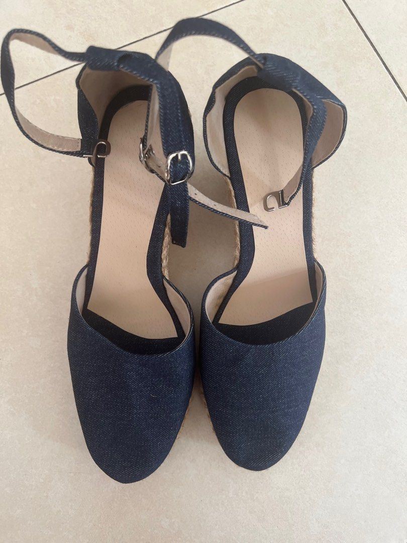 Denim wedge shoes (Category: Wedges) located in Paranaque City. Submitted by cvcrossing (Listing ID 1266851111, Image 3). Description: Size 10/11 3.5 inch wedge Navy blue denim upper material.