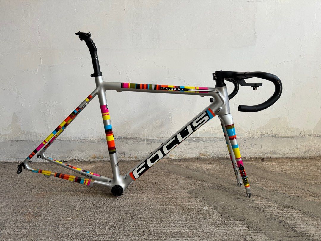 Focus Izalco Max Carbon Handlebar tripeak BB Focus carbon