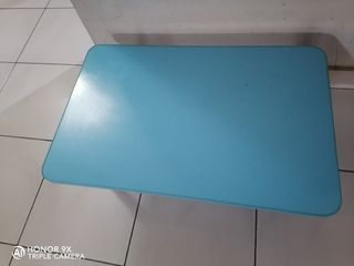 Foldable low table