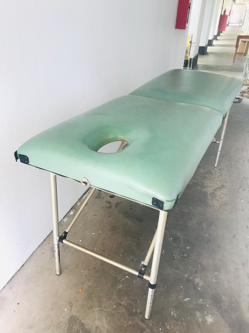Foldable Massage Table, Health & Nutrition, Massage Devices on Carousell