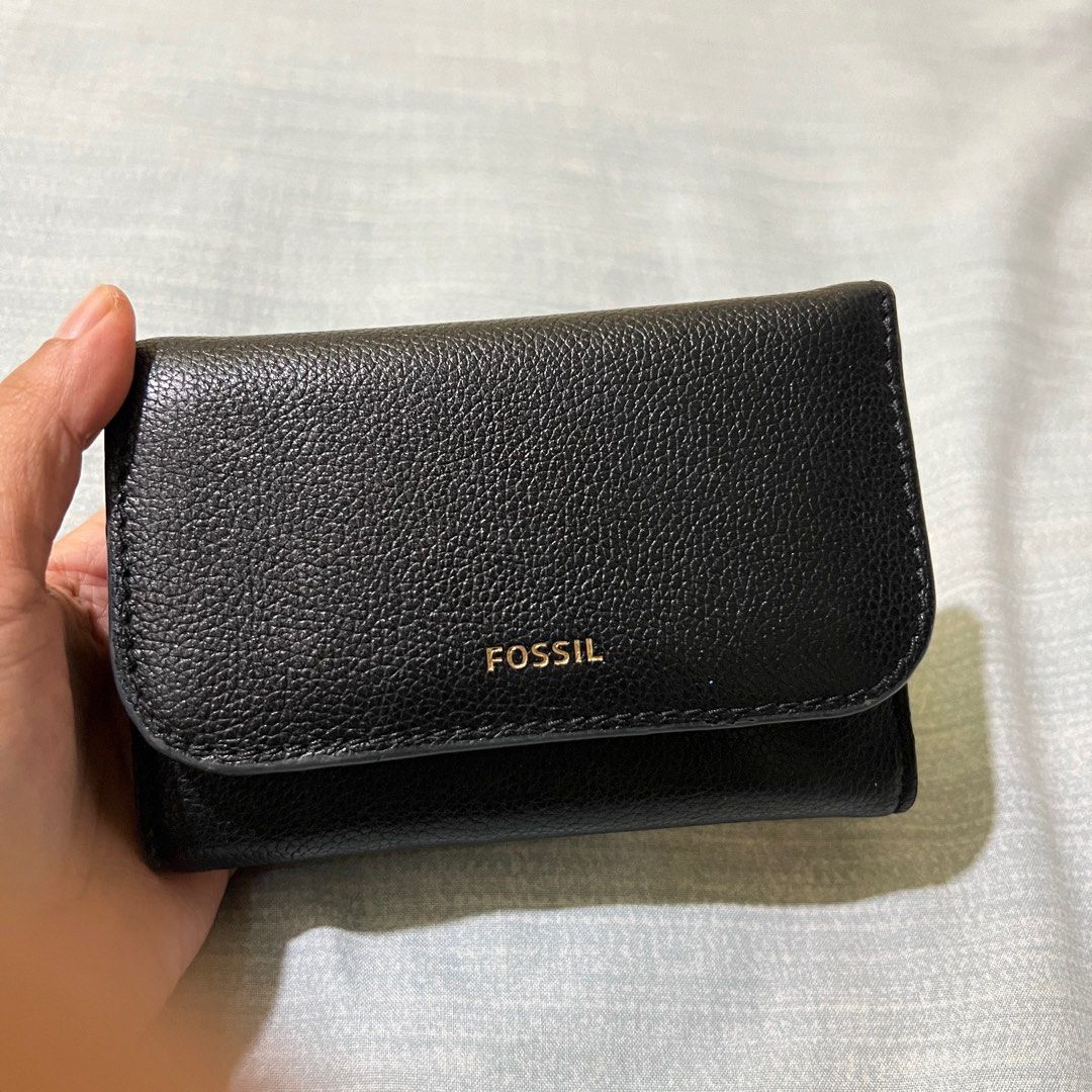 Fossil wallet black Lightly Used good condition - Depop