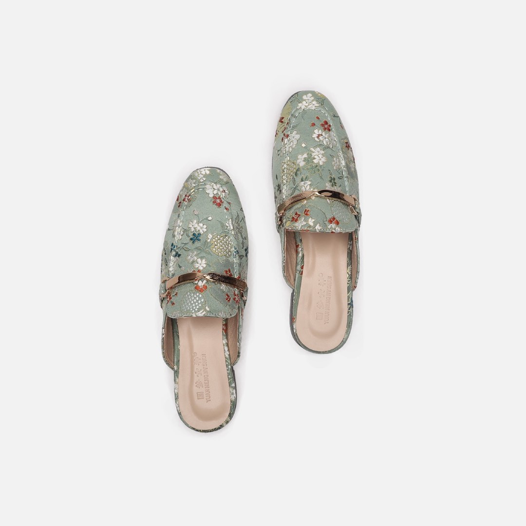 Patterned mules top