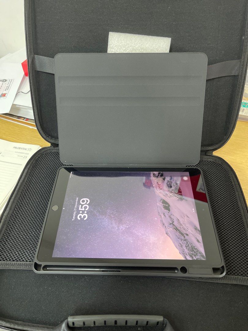 Hard case laptop/tablet carrier bag 37cm x 30cm, Computers & Tech