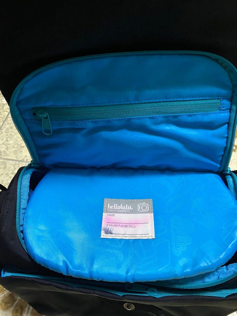 Hellolulu (Category: Camera Bags & Carriers) located in Singapore. Submitted by dorothy88 (Listing ID 1266980224, Image 3). Description: No sling, some marks .