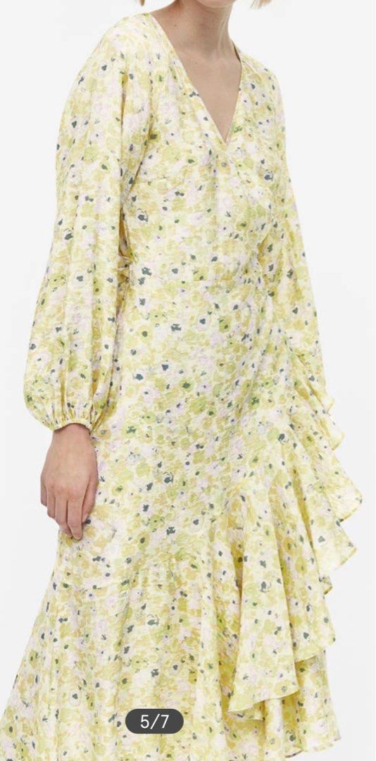 H&M dress (Category: Dresses) located in Iloilo. Submitted by krissy10 (Listing ID 1266844228, Image 1). Description: ⭐️Please read before buying ⭐️ 💖Brand/Size: H&M /L 36” 💟 Pre loved , Very Good condition bought from Zalora P2489. Used once. ❣️No return/refund 💖Color may vary due to lighting 🛍️RFS: Decluterring 💛No issue 💌Pls contact seller for faster transaction. P2000 + sf 💸Mop: Gcash 💝NOTE: Payment first before we ship the item.